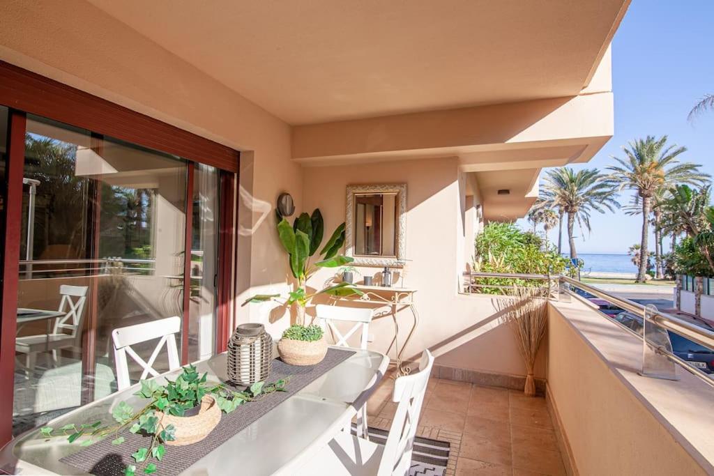 Frontline 2 Bed Apartment, San Pedro De Alcantara Apartment Marbella